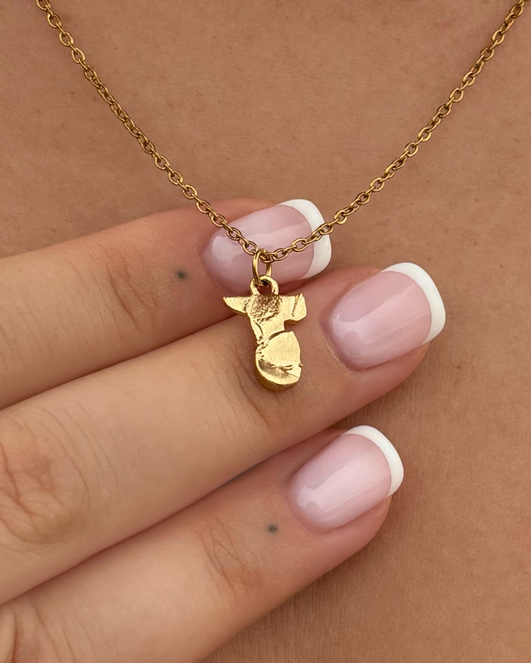Ariana Grande inspired gold necklace from Saents Jewelry