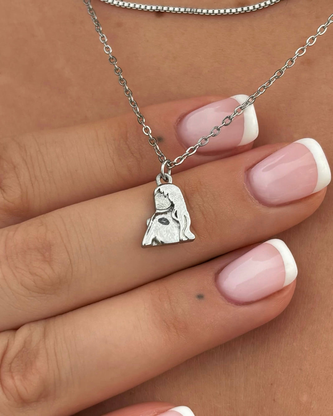 Sabrina Carpenter inspired silver necklace from Saents Jewelry